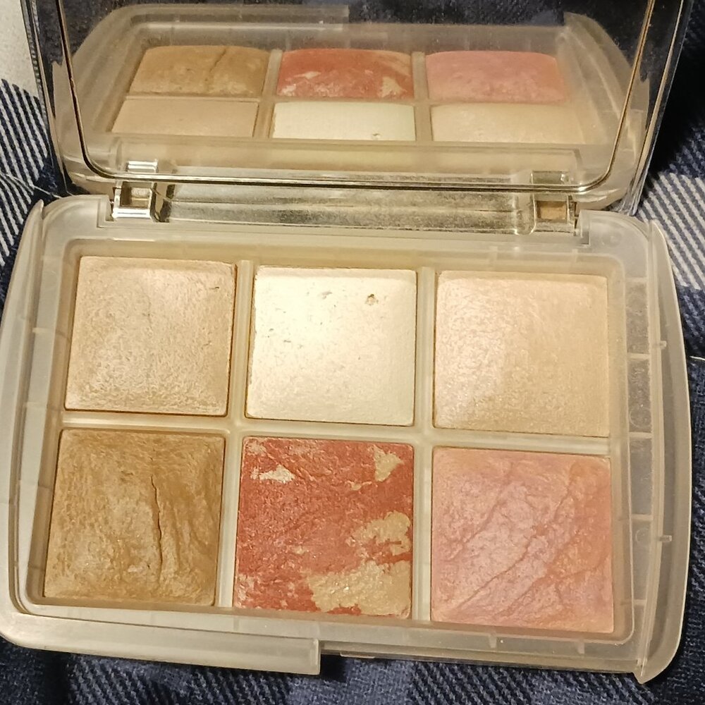 HOURGLASS AMBIENT GHOST